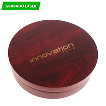 Cargar imagen en el visor de la galería, Set para vino en caja de madera redonda--NVHM008