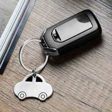 Cargar imagen en el visor de la galería, Llavero metálico en forma de carro---CIM63270