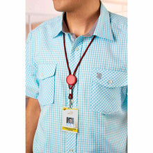 Cargar imagen en el visor de la galería, Portagafete de plásticon con gancho metálico---CIPRO065