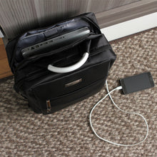 Cargar imagen en el visor de la galería, Mochila con porta laptop y asa metálica---NVTX098