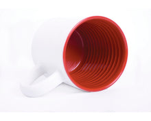 Cargar imagen en el visor de la galería, Taza bicolor con asa con textura interior de ondas---DBA2435
