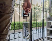 Cargar imagen en el visor de la galería, Cilindro de tritán con asa---DBA2648